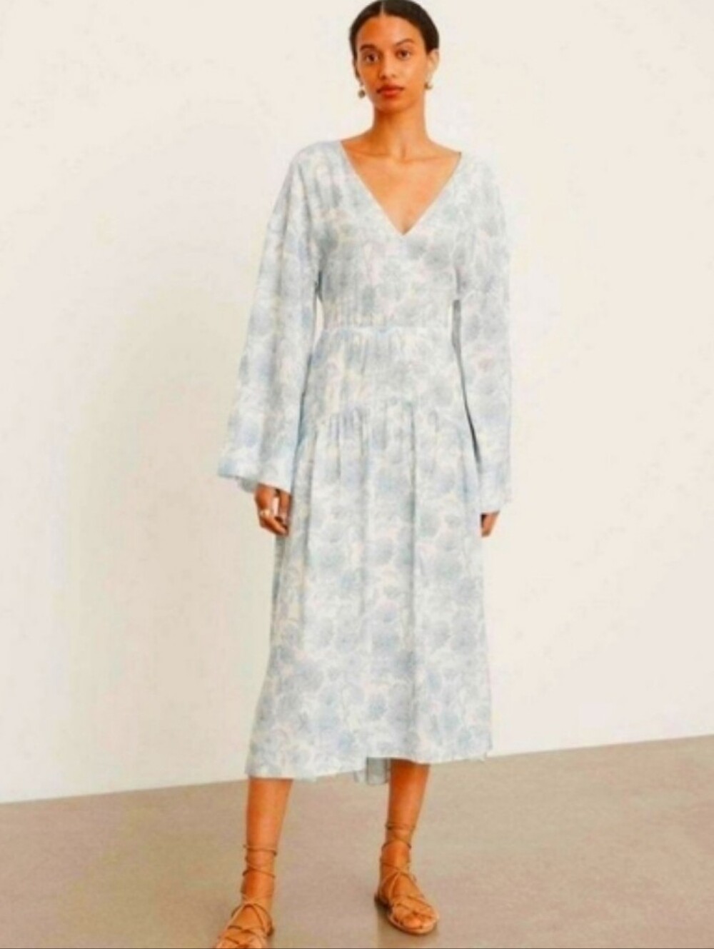 VINCE Dahlia Long Sleeve Vneck Midi Blue Floral Dress Sz Medium